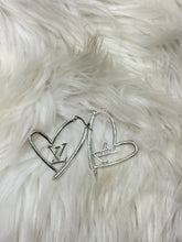 Load image into Gallery viewer, Luxury inspired earrings 💛